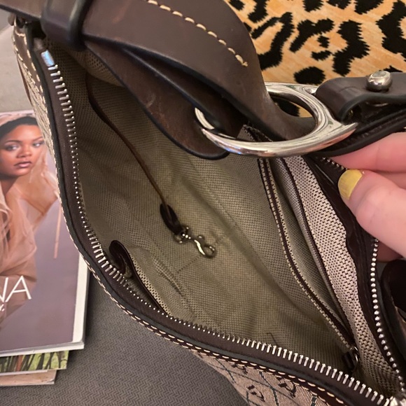 SOLD Vintage Dooney and Bourke shoulder bag - Picture 9 of 12